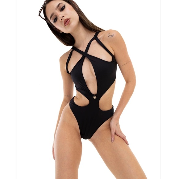 TOWERS SWIMWEAR
DOOM SWIMSUIT BLACK SIZE S - Picture 5 of 16